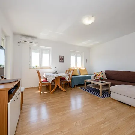 Casa Surya - With Sea View And Swimming Pool דירה