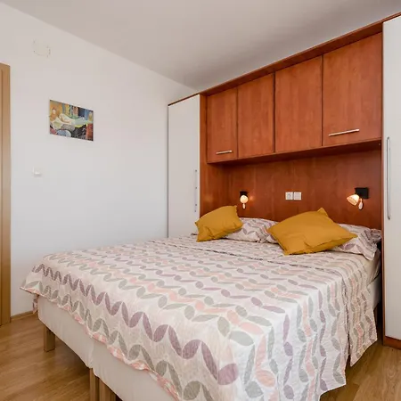 Casa Surya - With Sea View And Swimming Pool דירה