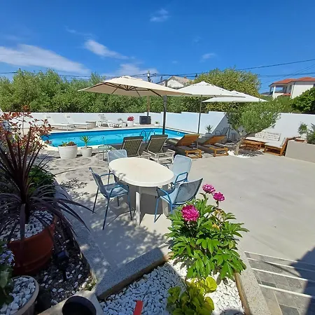 Casa Surya - With Sea View And Swimming Pool דירה