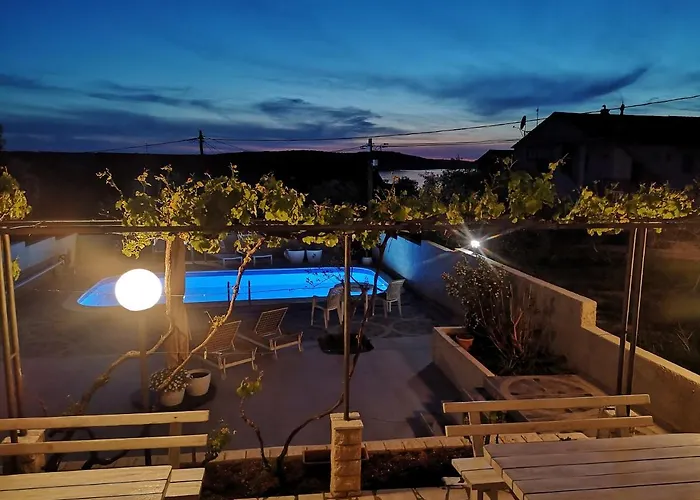 아파트 Casa Surya - With Sea View And Swimming Pool Barbat na Rabu