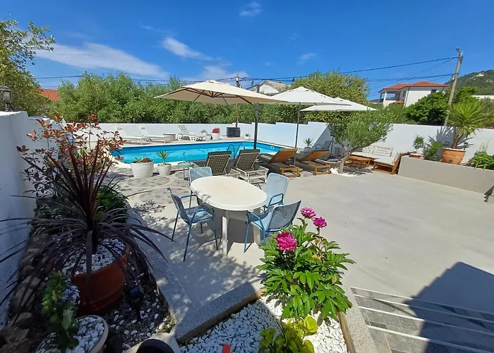 Casa Surya - With Sea View And Swimming Pool 아파트